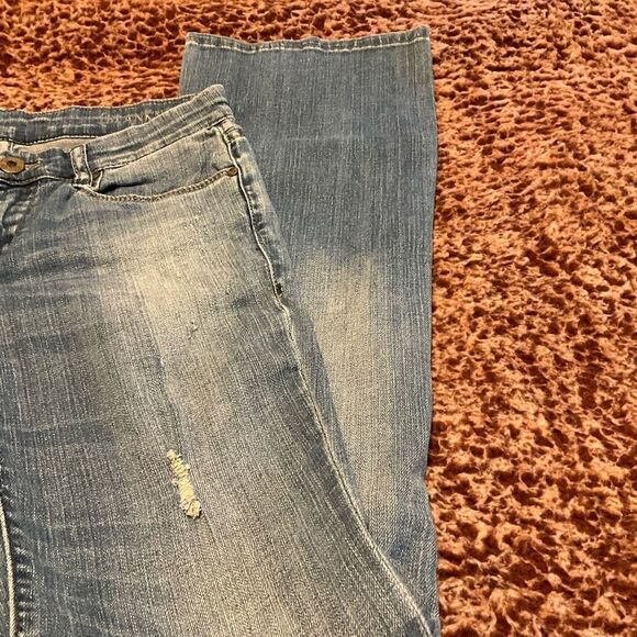 Blank NYC 5 Pocket Jeans. Boot Cut. size 28. Distressed - Picture 7 of 15